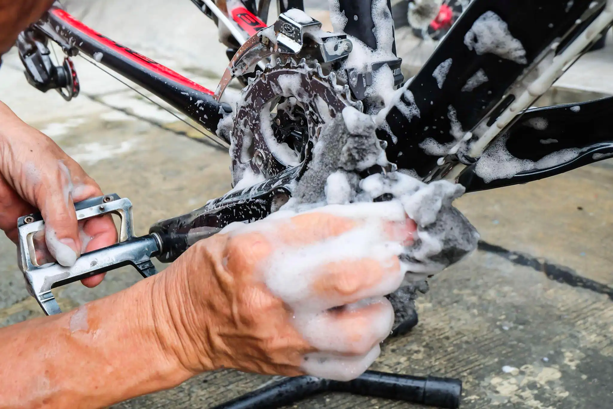 How to Clean Bike Chain without Degreaser? 5+ Alternatives